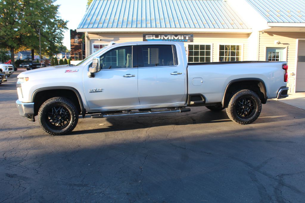 2022 Chevrolet 3500 Ltz Lb Image 2
