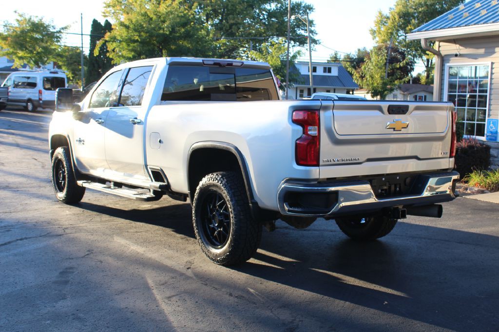 2022 Chevrolet 3500 Ltz Lb Image 4