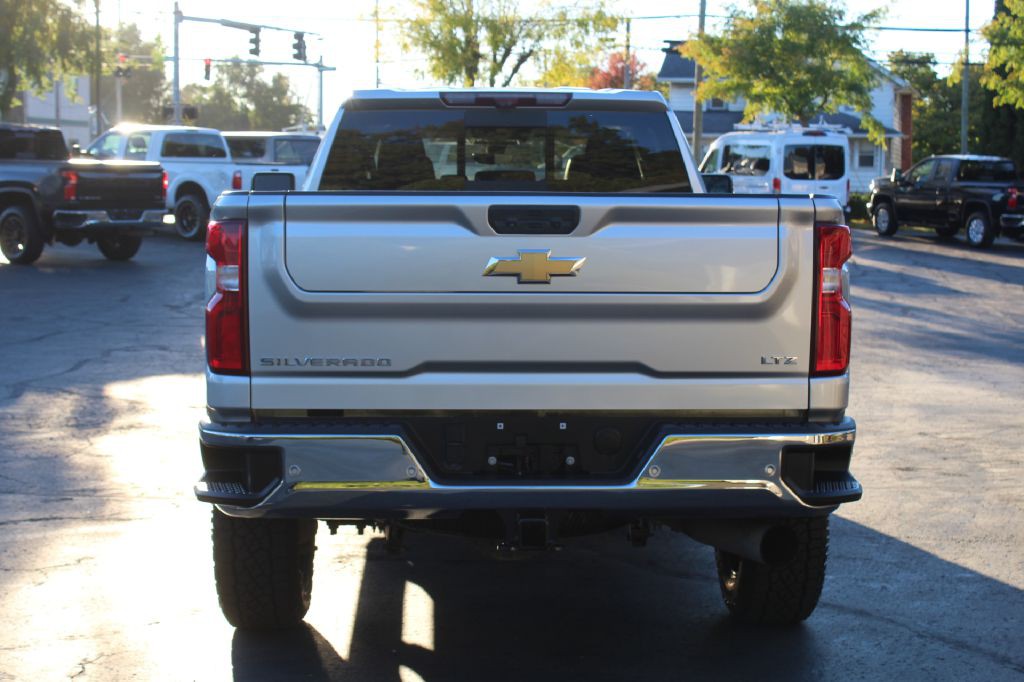 2022 Chevrolet 3500 Ltz Lb Image 5