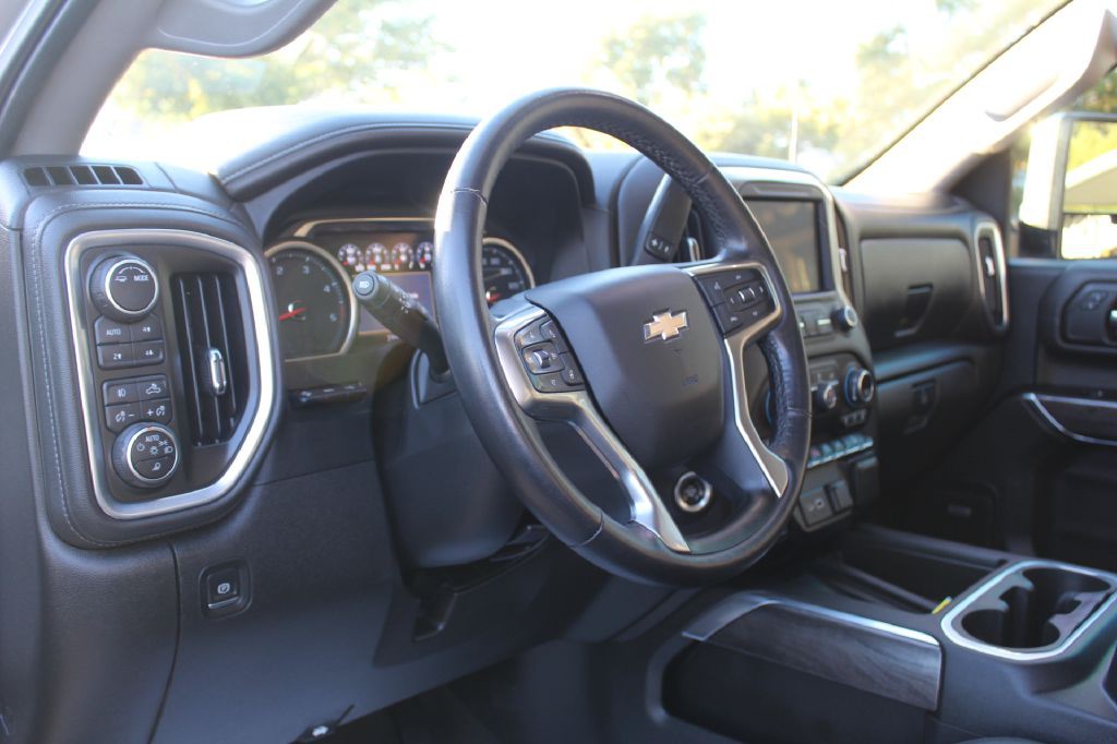 2022 Chevrolet 3500 Ltz Lb Image 13