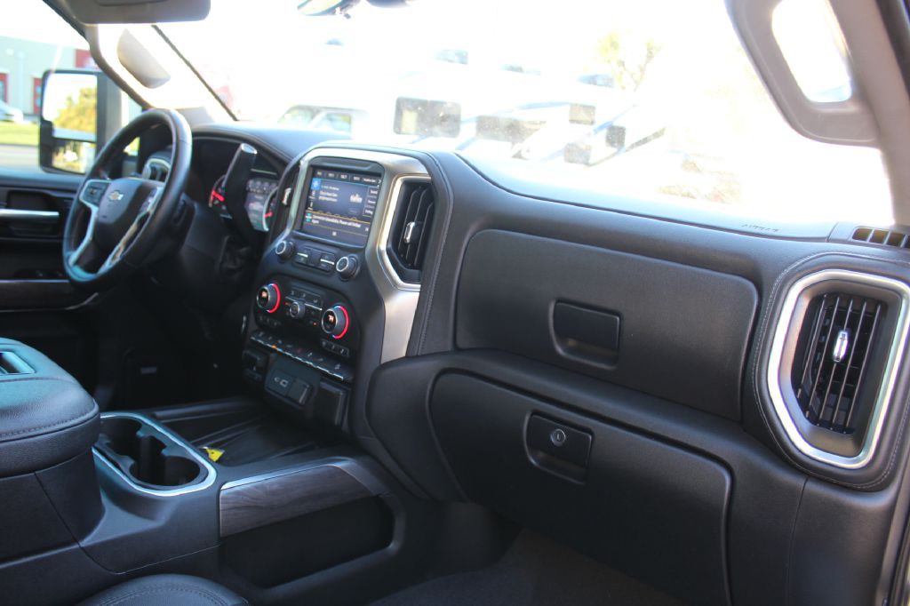 2022 Chevrolet 3500 Ltz Lb Image 22