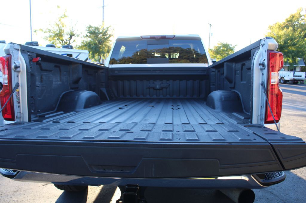 2022 Chevrolet 3500 Ltz Lb Image 31