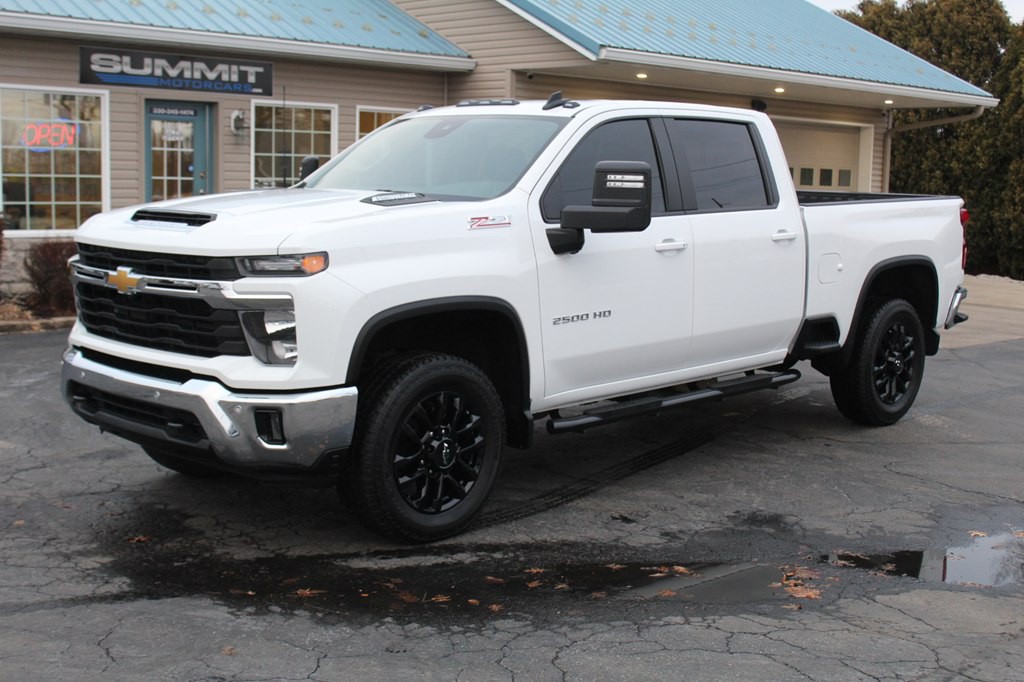 2025 Chevrolet Silverado 2500 Image 1