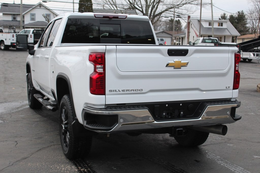 2025 Chevrolet Silverado 2500 Image 4