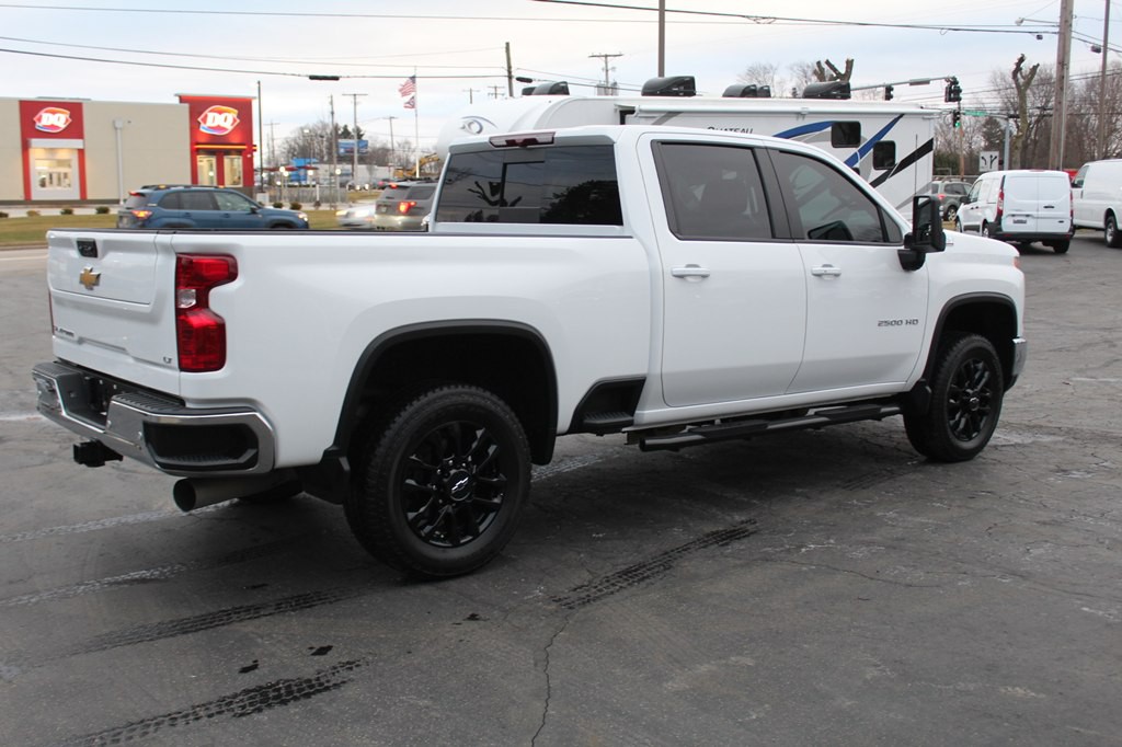 2025 Chevrolet Silverado 2500 Image 7