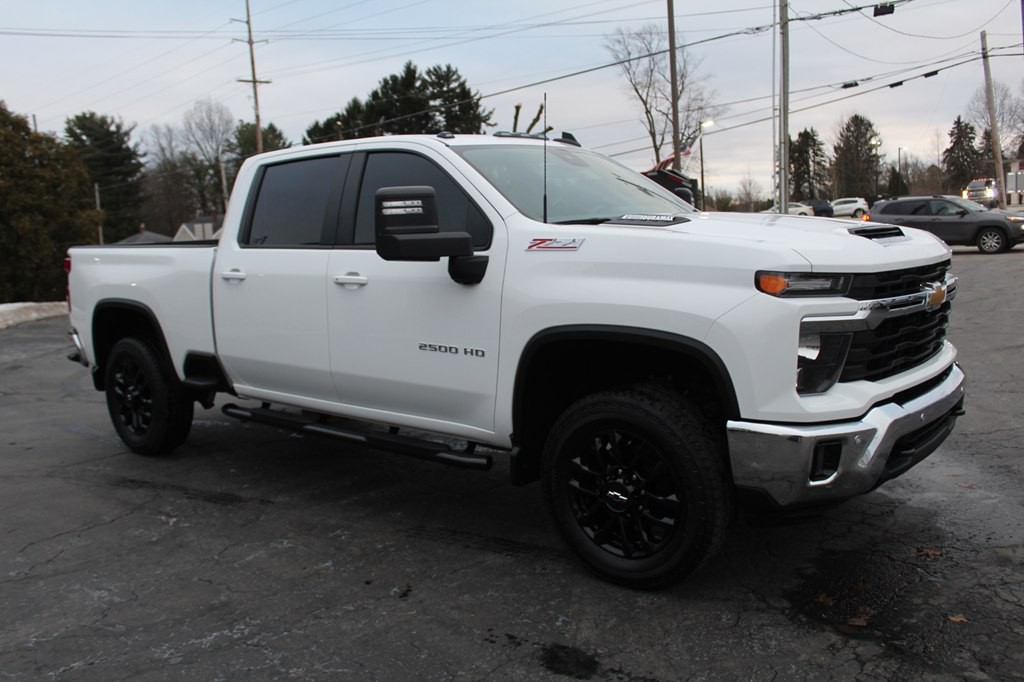 2025 Chevrolet Silverado 2500 Image 9