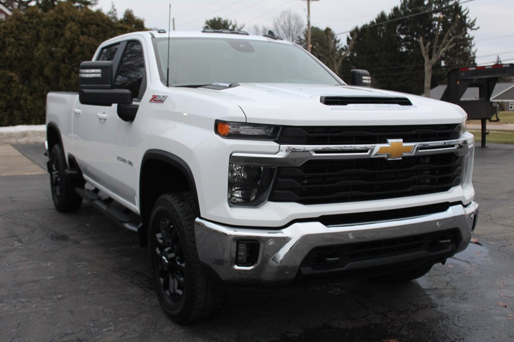 2025 Chevrolet Silverado 2500 Image 10