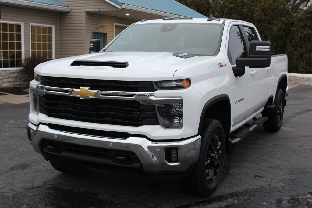 2025 Chevrolet Silverado 2500 Image 12