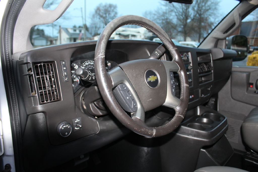2019 Chevrolet Express Image 13