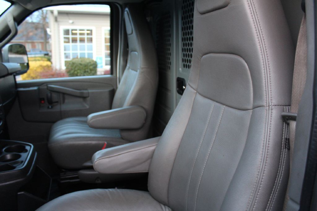 2019 Chevrolet Express Image 21