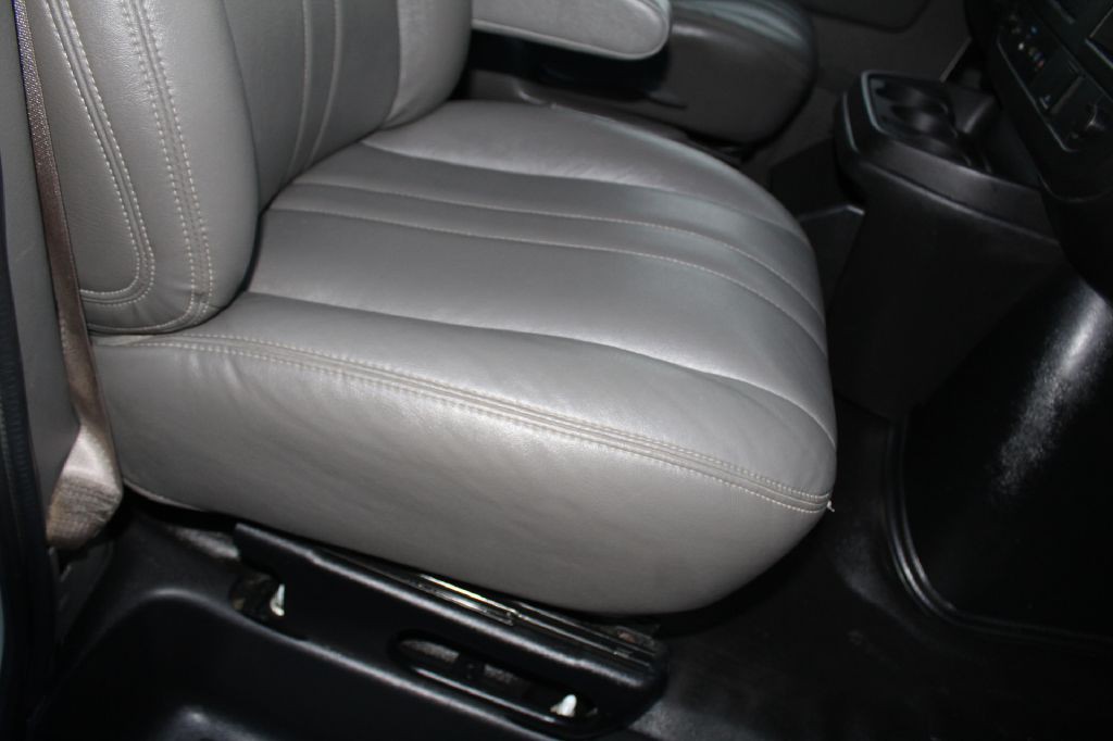 2019 Chevrolet Express Image 24