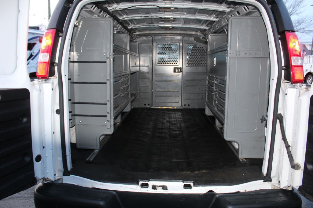 2019 Chevrolet Express Image 32