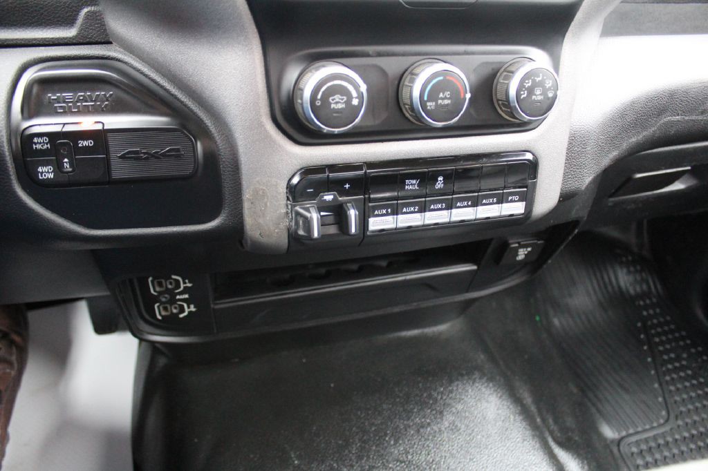 2020 RAM 3500 Image 17