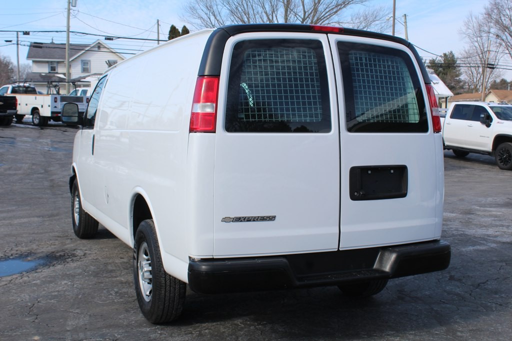 2022 Chevrolet Express Image 4