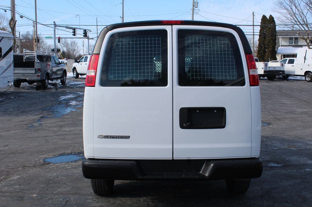 2022 Chevrolet Express Image 5