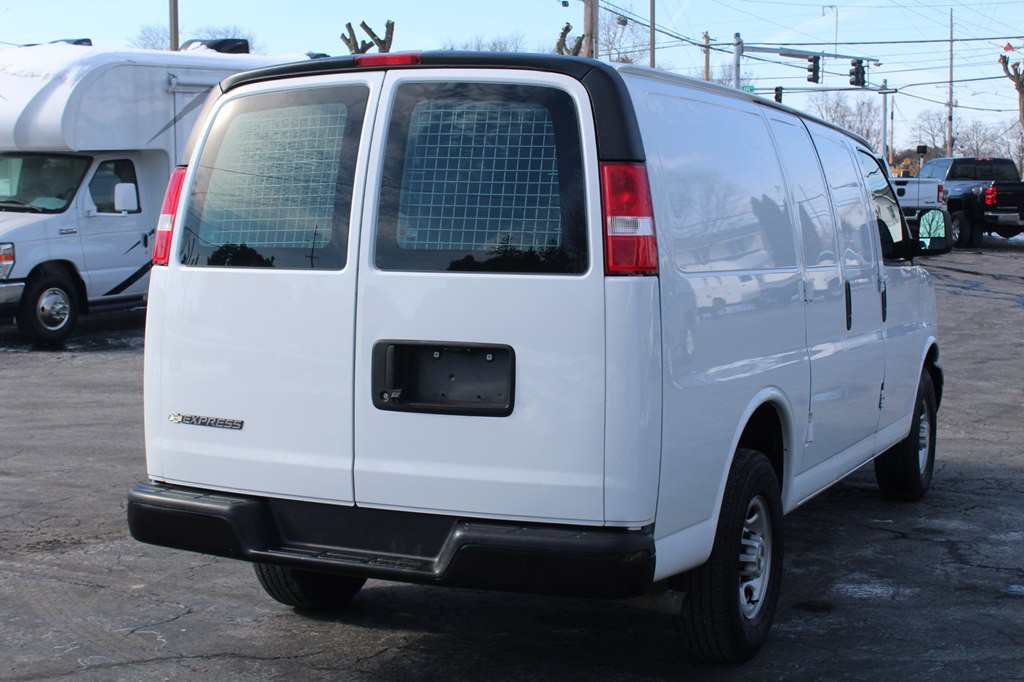 2022 Chevrolet Express Image 6
