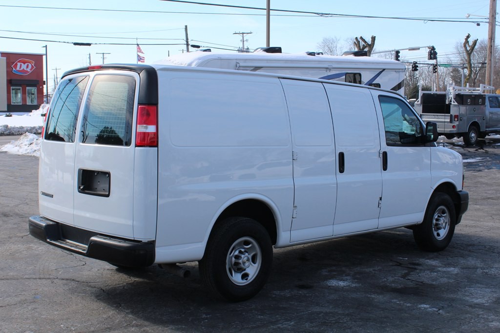 2022 Chevrolet Express Image 7