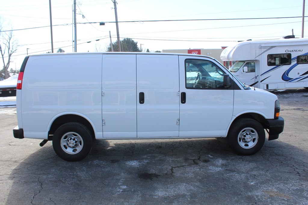 2022 Chevrolet Express Image 8