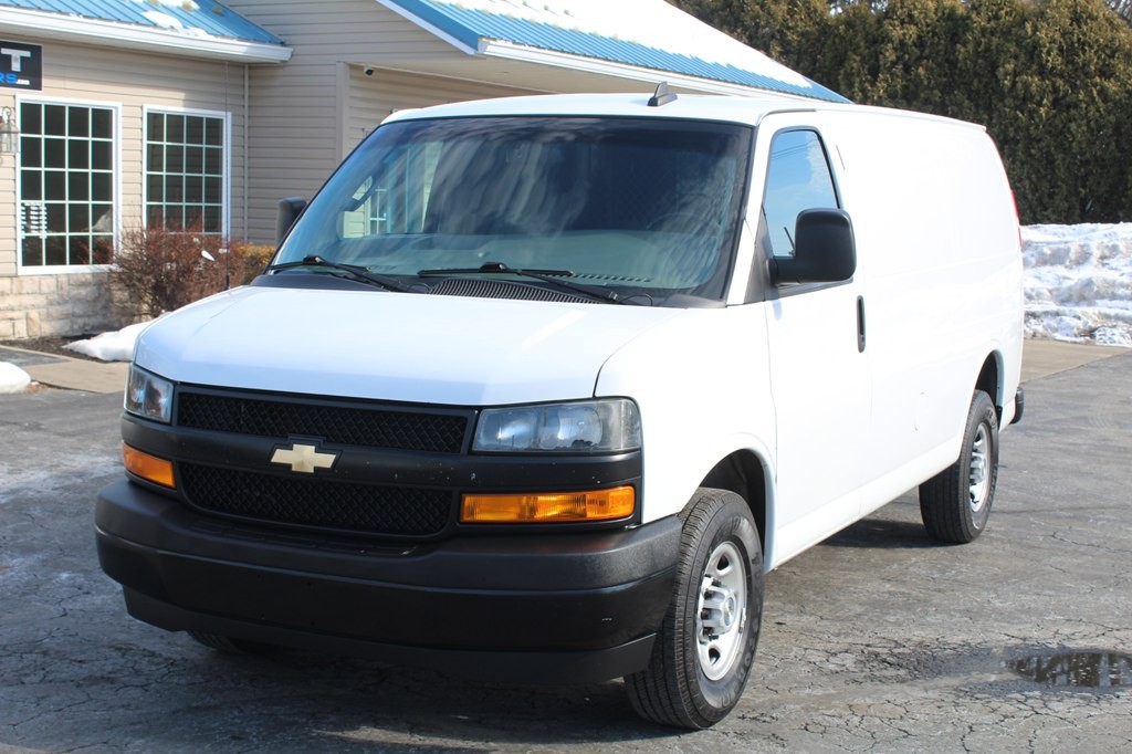 2022 Chevrolet Express Image 12