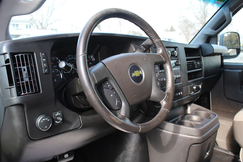 2022 Chevrolet Express Image 13