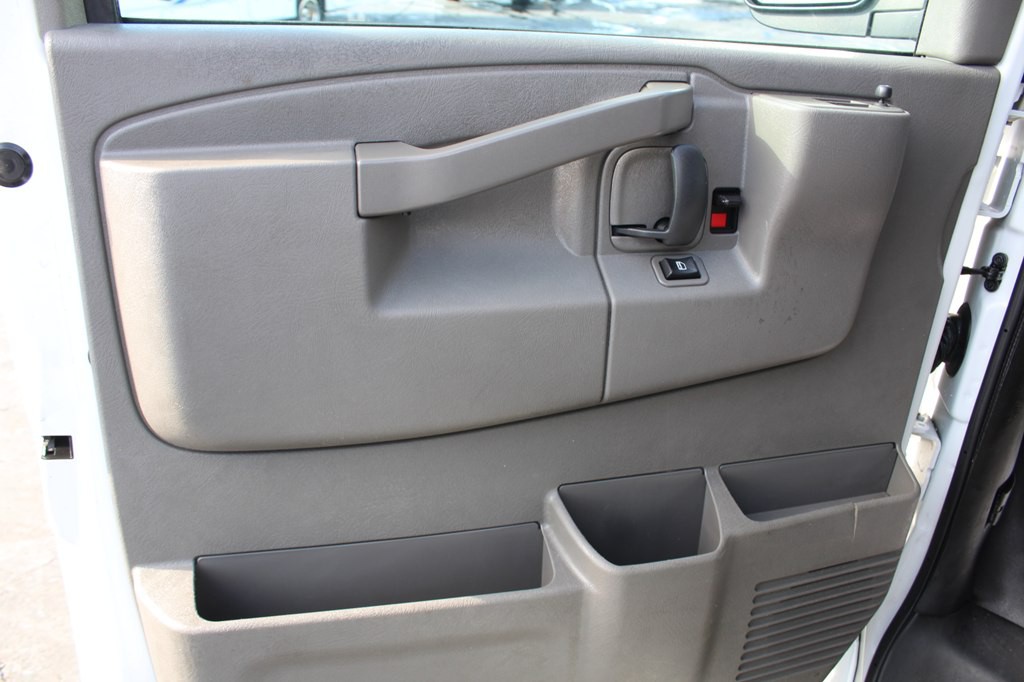 2022 Chevrolet Express Image 20