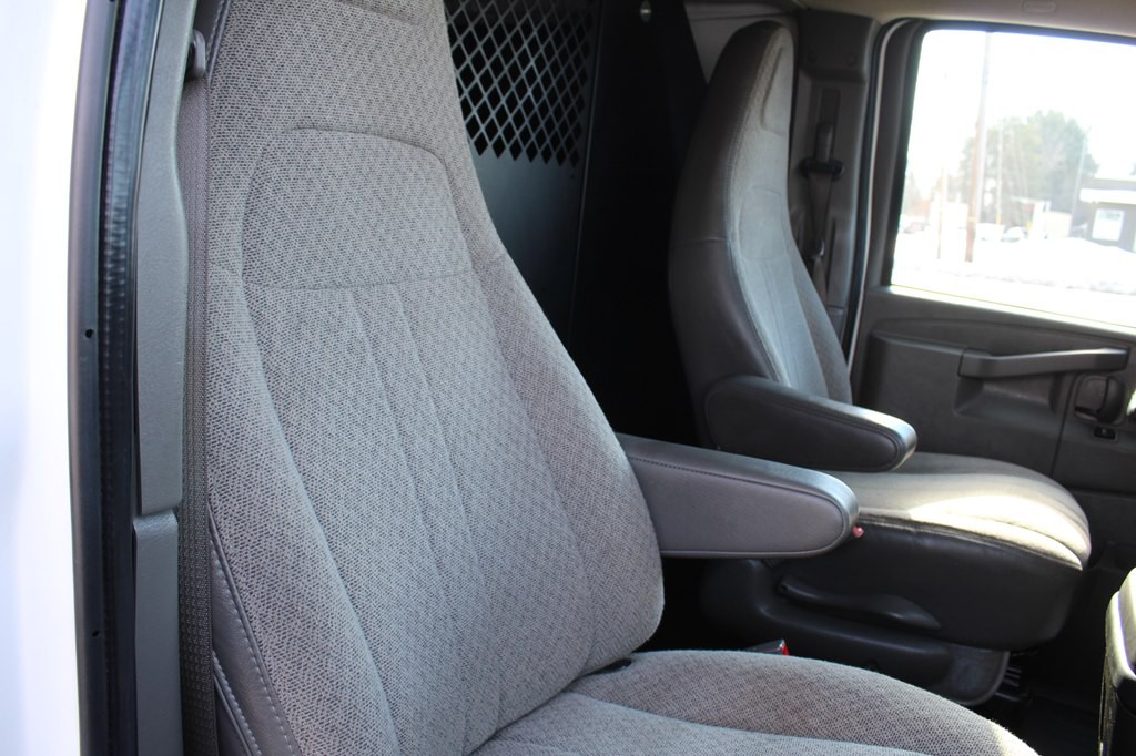2022 Chevrolet Express Image 23