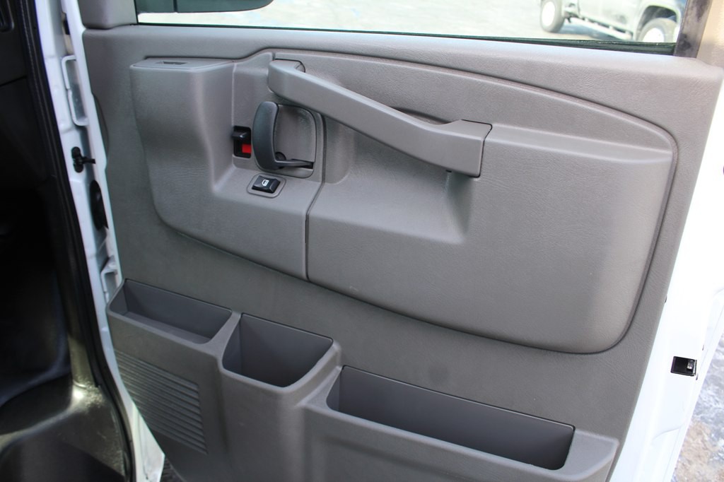 2022 Chevrolet Express Image 24