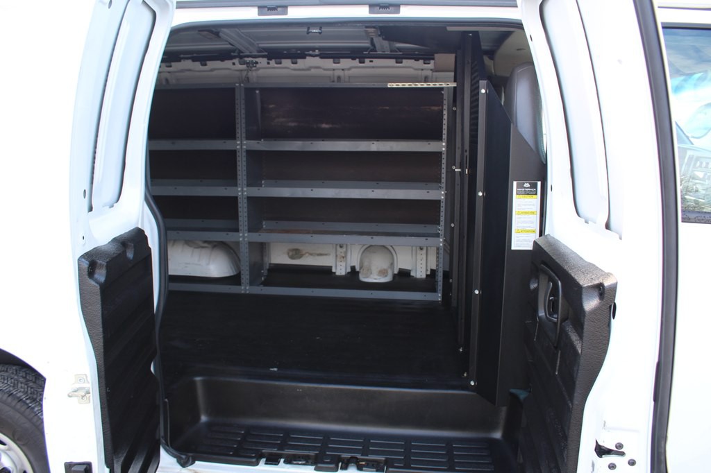 2022 Chevrolet Express Image 25