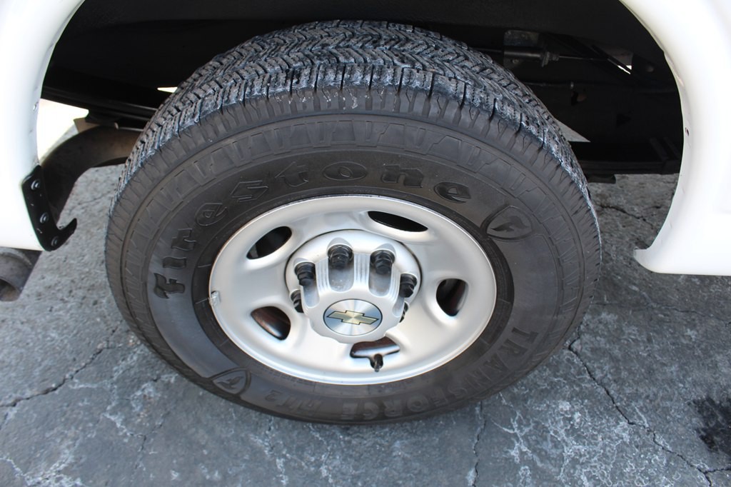 2022 Chevrolet Express Image 30