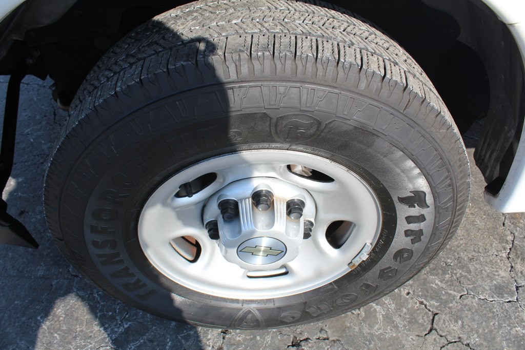 2022 Chevrolet Express Image 32