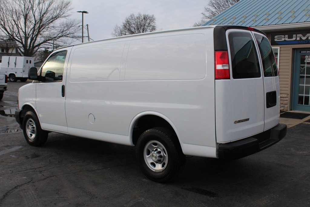 2022 Chevrolet Express Image 3