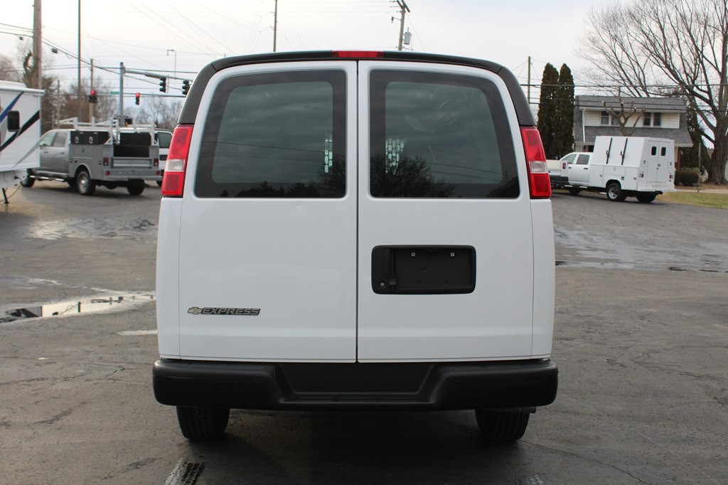 2022 Chevrolet Express Image 5