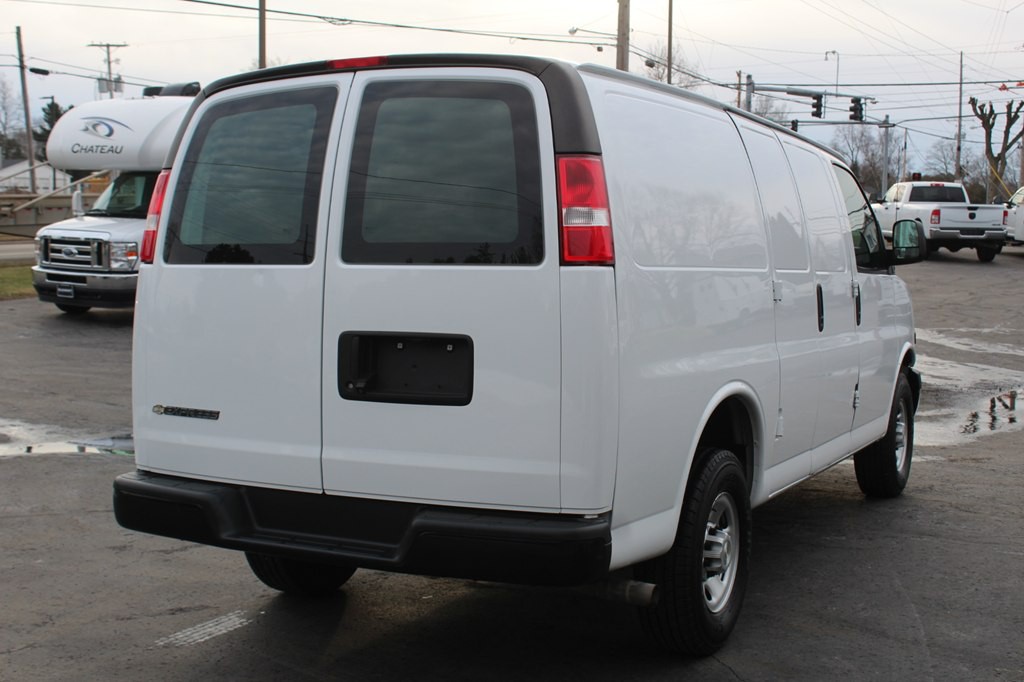 2022 Chevrolet Express Image 6