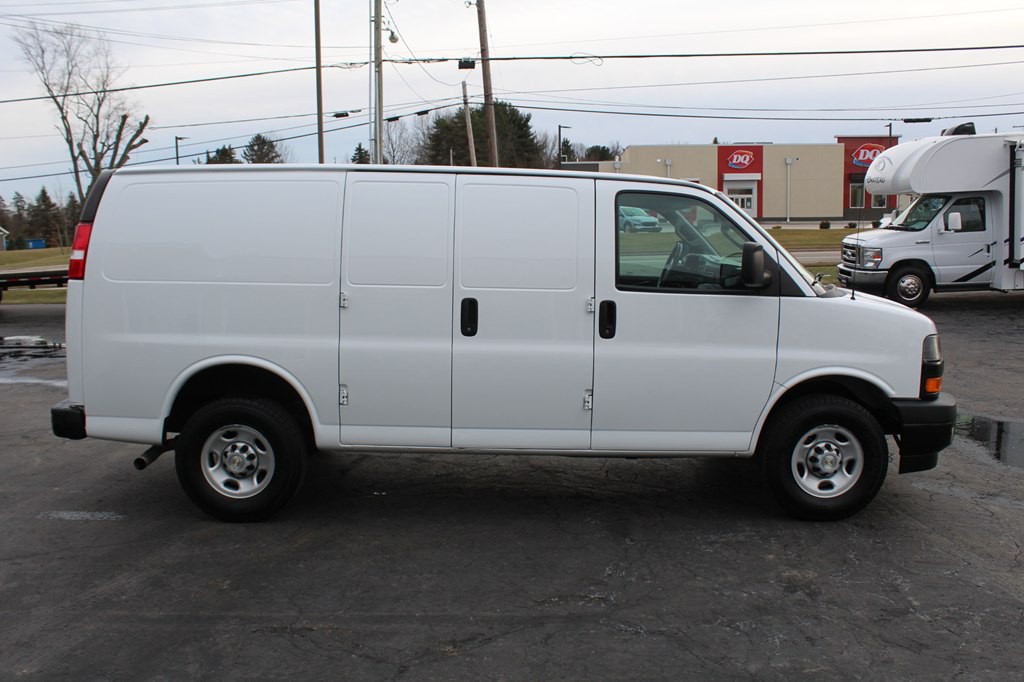 2022 Chevrolet Express Image 8
