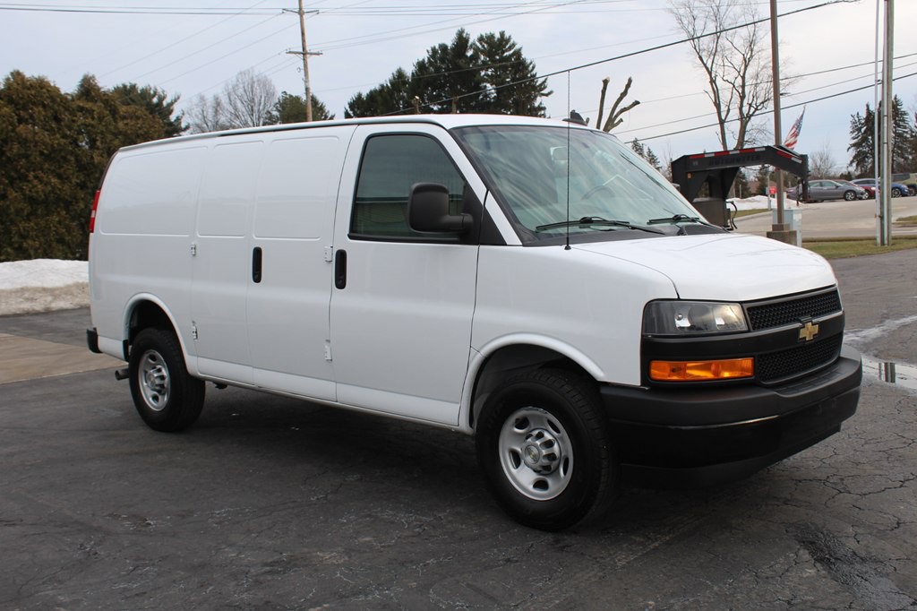 2022 Chevrolet Express Image 9