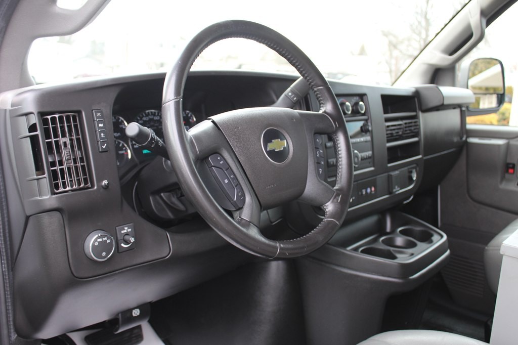 2022 Chevrolet Express Image 13