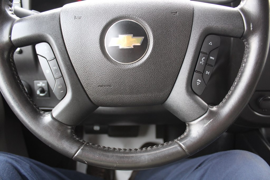 2022 Chevrolet Express Image 15