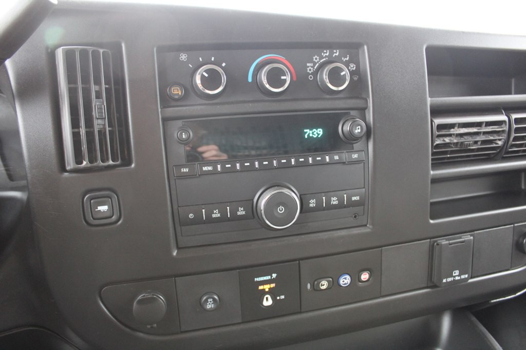 2022 Chevrolet Express Image 16