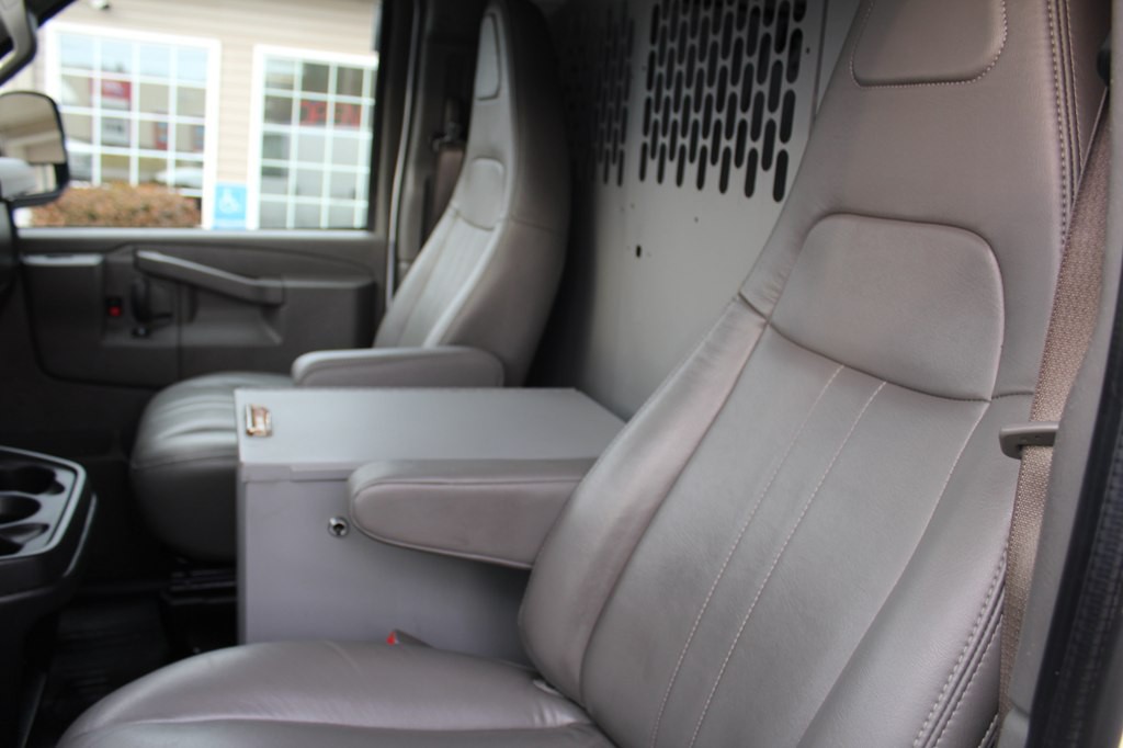 2022 Chevrolet Express Image 19