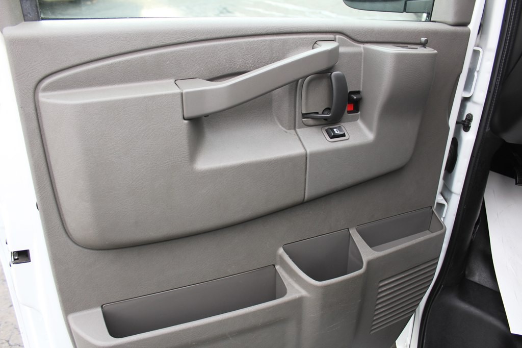 2022 Chevrolet Express Image 20