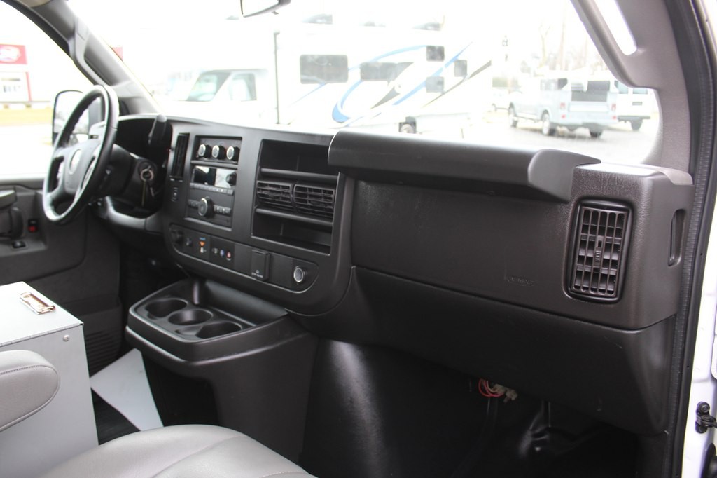 2022 Chevrolet Express Image 21