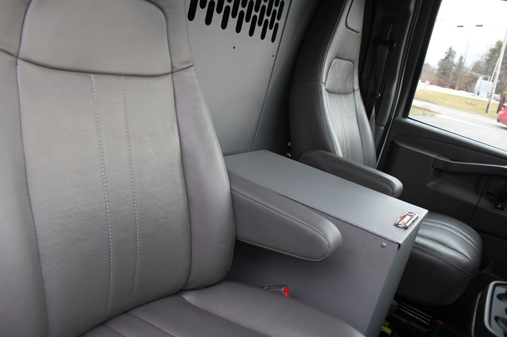 2022 Chevrolet Express Image 23