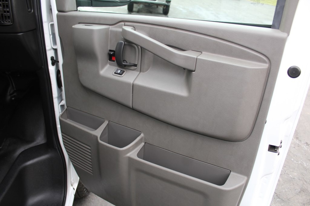 2022 Chevrolet Express Image 24