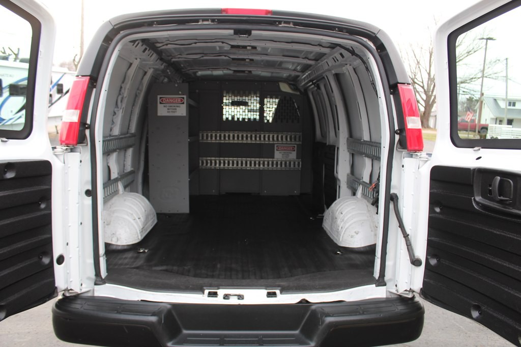 2022 Chevrolet Express Image 27