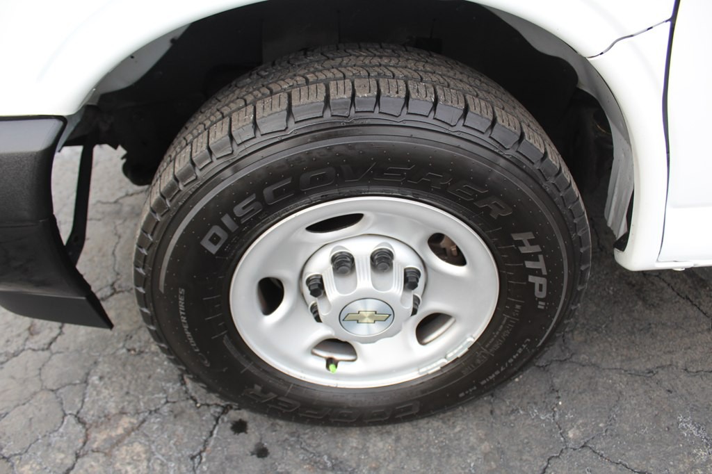 2022 Chevrolet Express Image 28