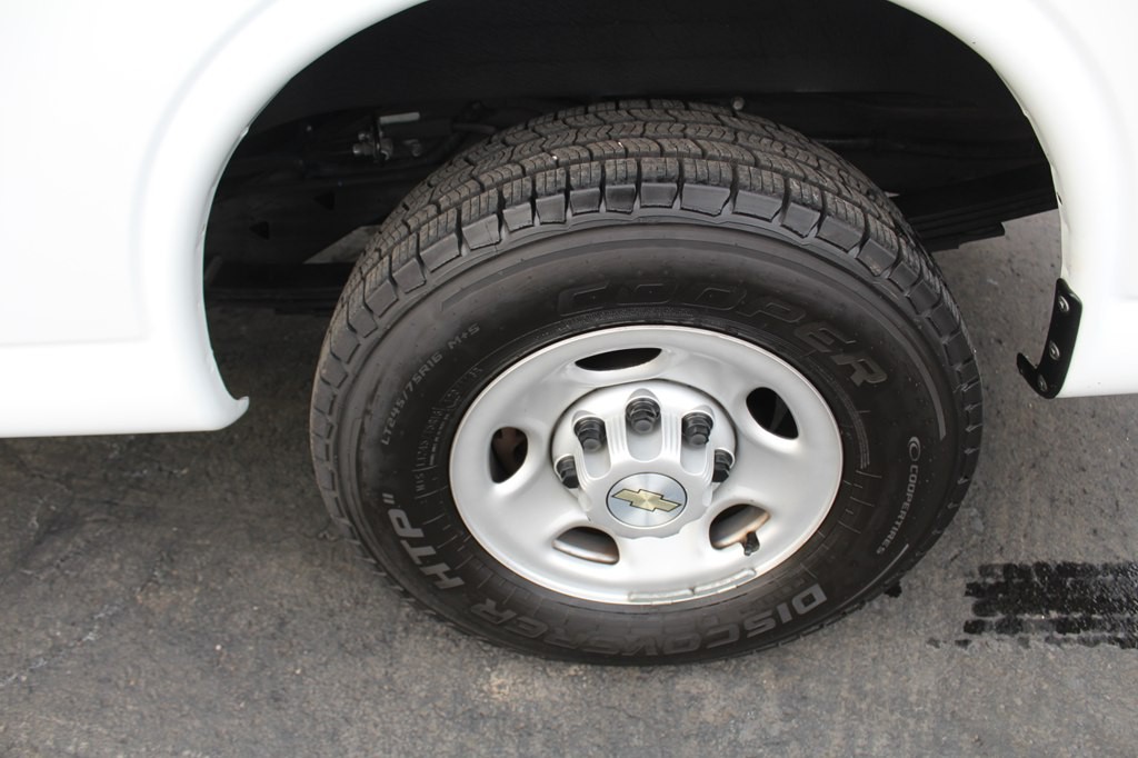 2022 Chevrolet Express Image 29