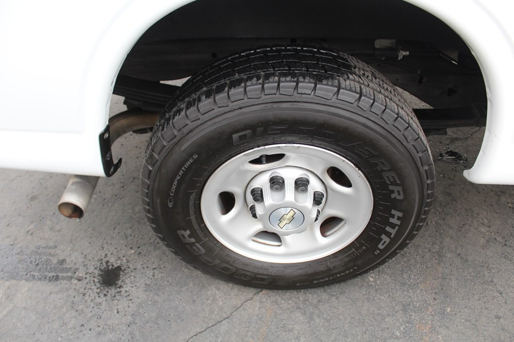 2022 Chevrolet Express Image 30