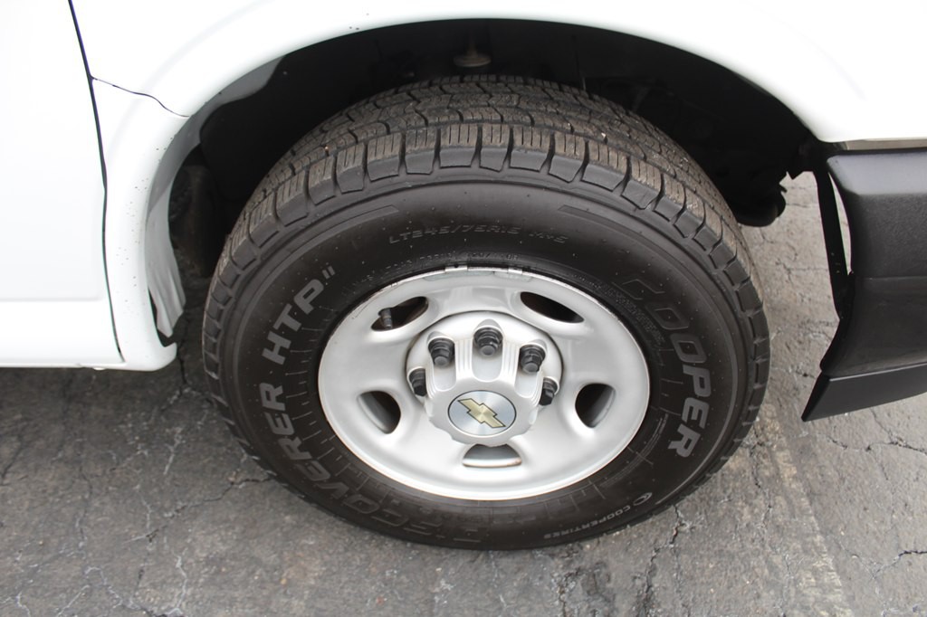 2022 Chevrolet Express Image 31