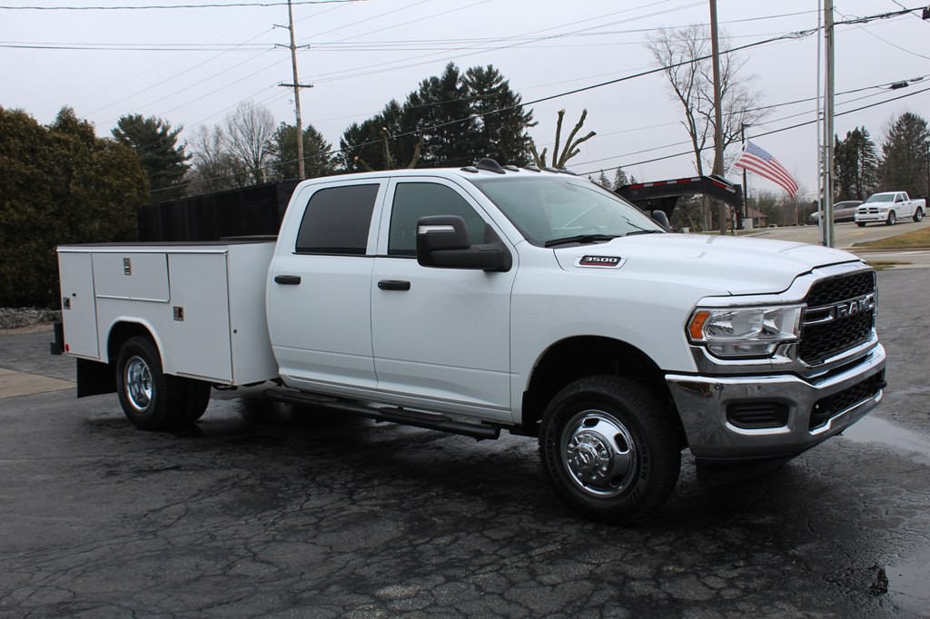 2024 RAM 3500 Image 9