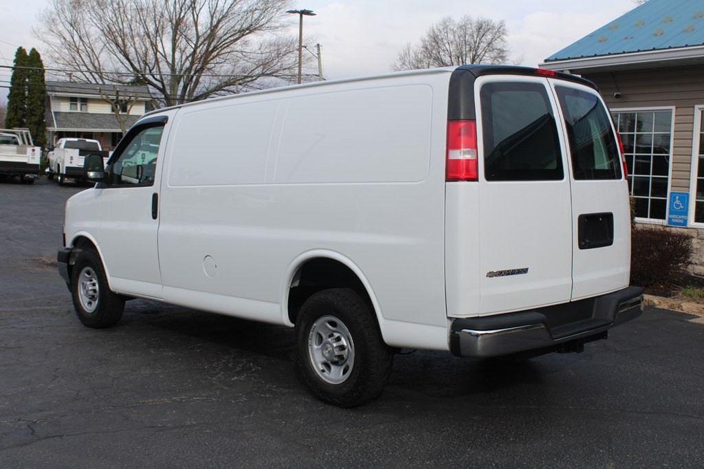 2019 Chevrolet Express Image 3